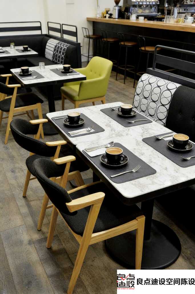 黑白灰打底，一点绿意点亮!这家咖啡店装修软装设计真的绝了!